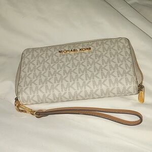 Michael Kors Wristlet Wallet